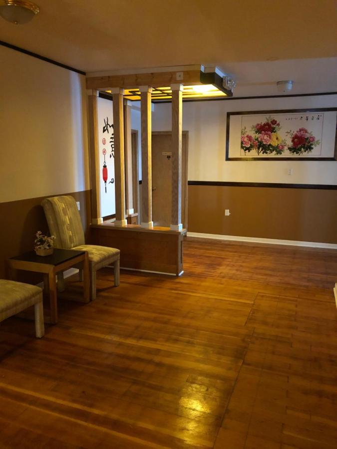 Heritage Place Hotel Gravelbourg Buitenkant foto