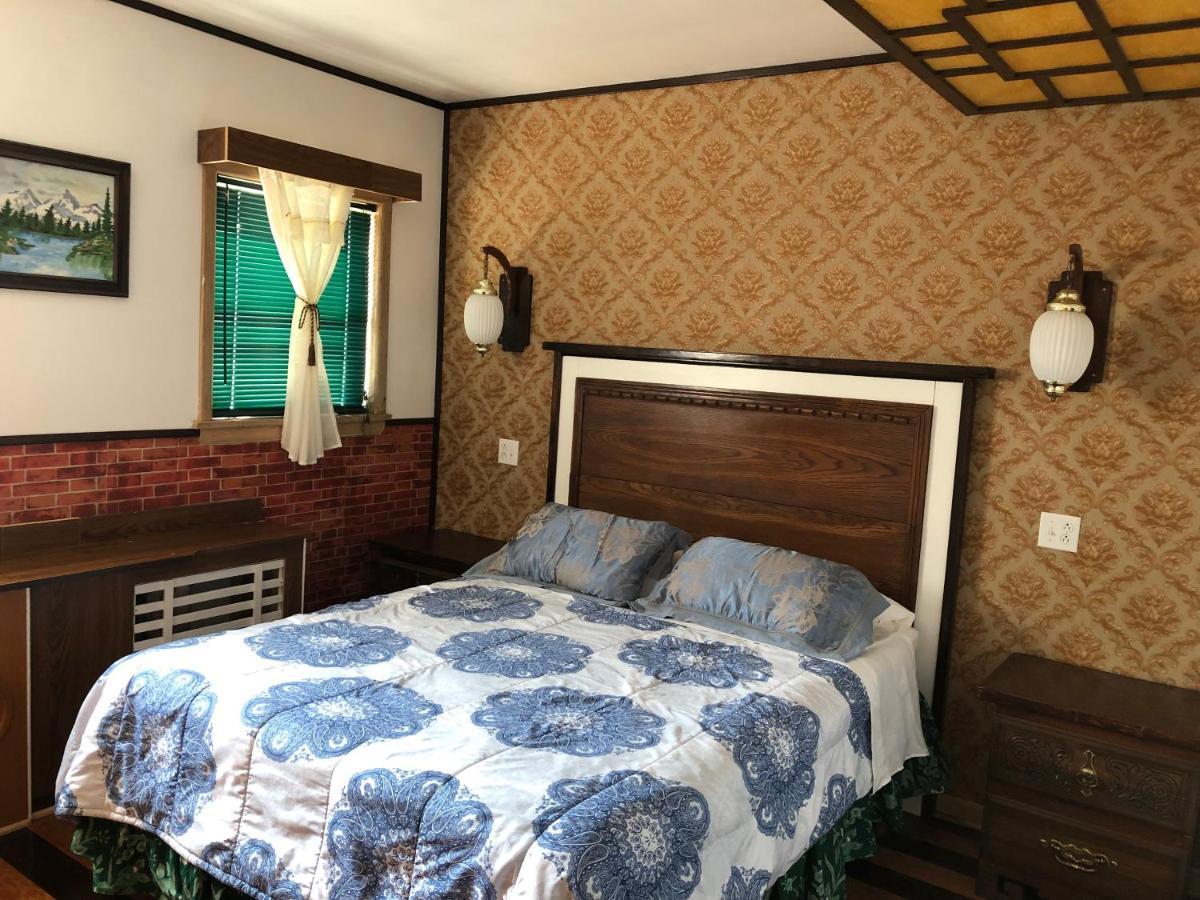 Heritage Place Hotel Gravelbourg Buitenkant foto