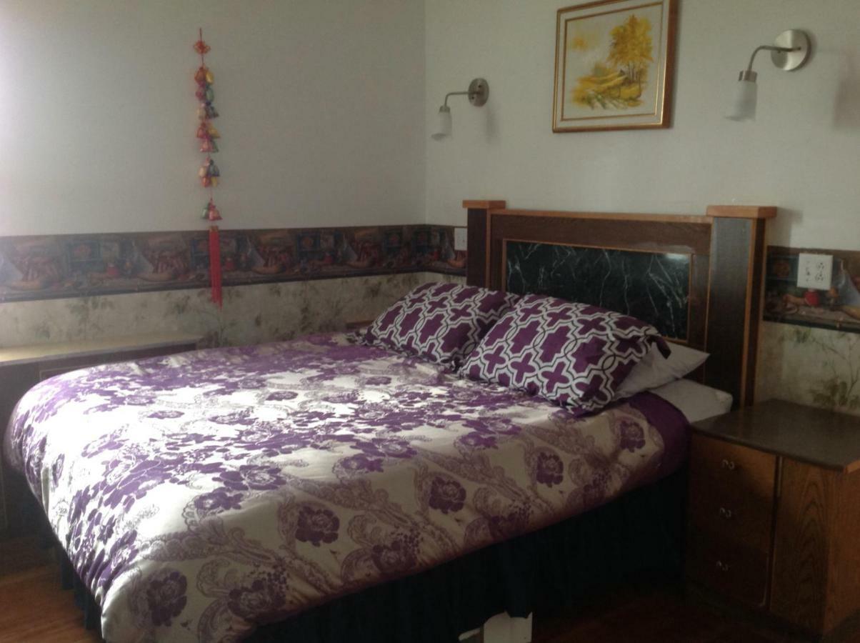 Heritage Place Hotel Gravelbourg Buitenkant foto